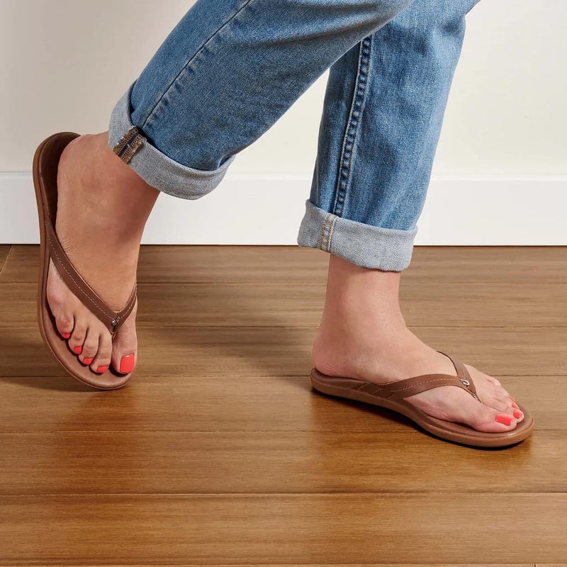 OLUKAI Honu Women's Beach Sandal, Soft & Comfortable Full-Grain Leather, Easy Slip-On Flip-Flops, Everyday, All-Day Comfort & Style, Tan/Tan, 8 - Image 4
